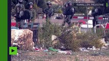 La police israélienne utilise du gaz lacrymogène contre les Palestiniens à Ramallah