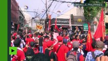 Canons à eau contre des manifestants anti-Duterte aux Philippines