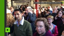 La foule sur le quai de la station du métro Parsons Green quelques minutes après l’explosion