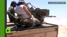 L’armée arabe syrienne lance une attaque contre des positions de Daesh près de Homs, en Syrie