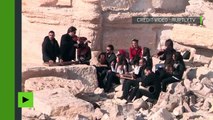 Place à la musique à Palmyre : des musiciens syriens chantent dans les ruines du théâtre