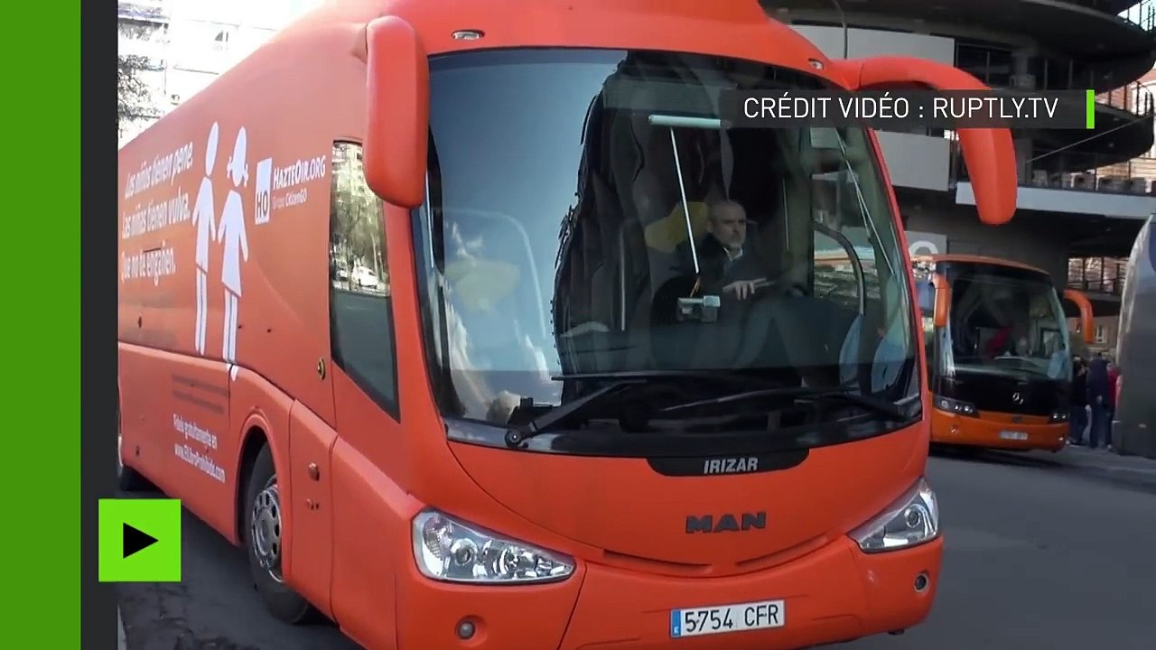 «Les garçons ont des pénis, les filles des vagins» : un bus met Madrid en émoi