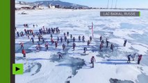 En patins à glace et en vélo, ils ont bravé la «Tempête glaciale» de 205 km sur le lac Baïkal