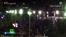 Le moment où le camion fonce dans la foule à Nice (VIDEO CHOC)