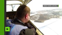 Plongée à haut risque : des parachutistes amerrissent dans un trou sur la glace du lac Baïkal