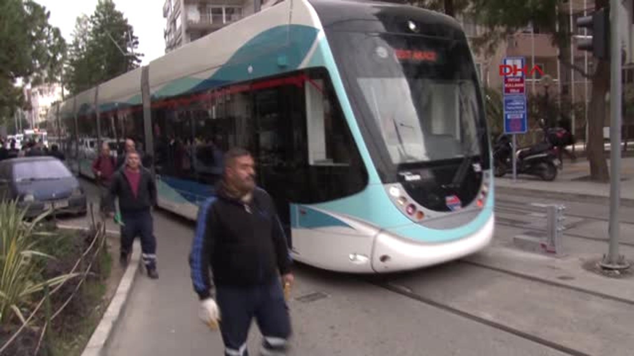 İzmir'de Tramvay Hizmete Girdi-Hd-1