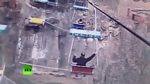Un homme saute dans la cage d'un tigre en Chine pour pratiquer «le saut périlleux»