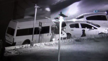 Çocuk hırsızların pencereden girip kapıdan çıktıkları anlar kamerada