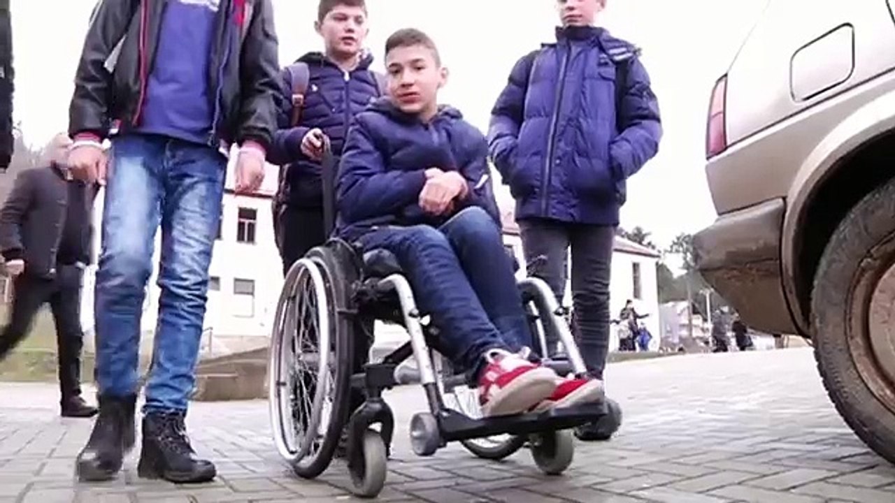 Vogëlushi nga Kosova i bën të gjithë për të qarë