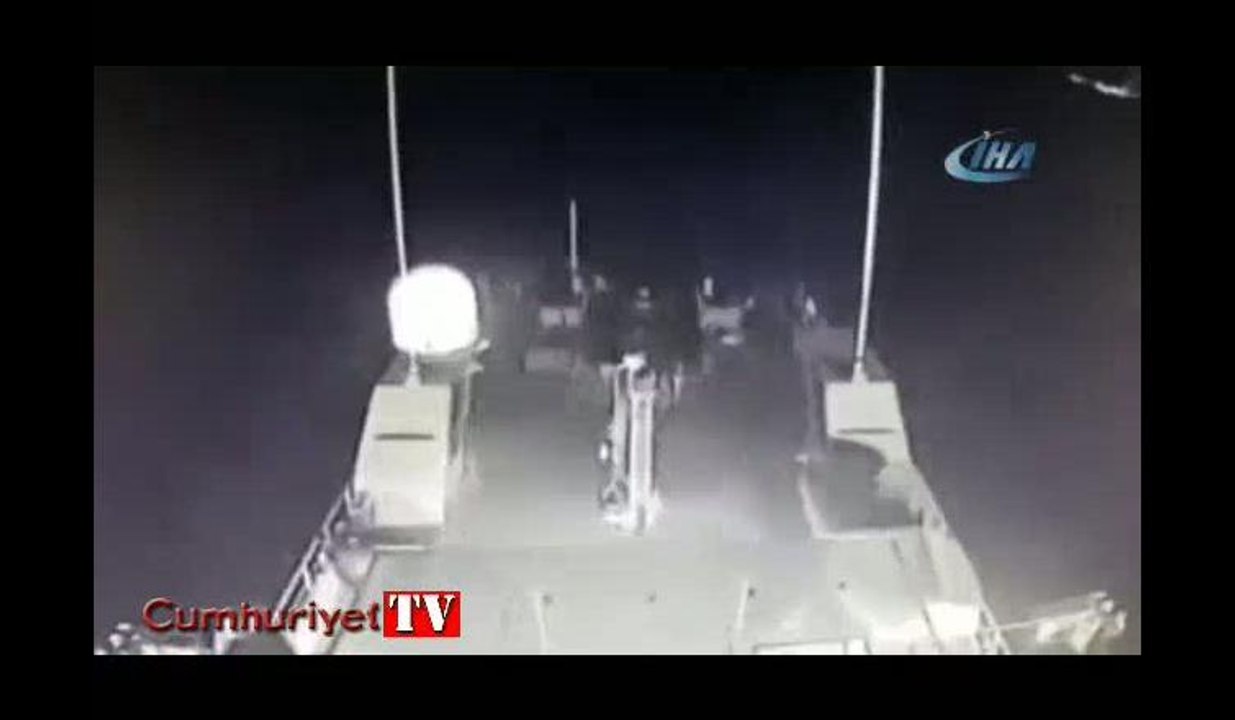 Türk sahil güvenlik botu ve Yunan botunun çarpışma anları güvenlik kameralarına yansıdı