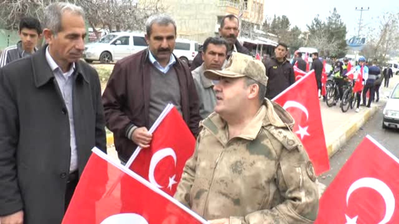 Afrin'e Destek Konvoyunda Duygulu Anlar! Komutanla Vatandaş Beraber Ağladı