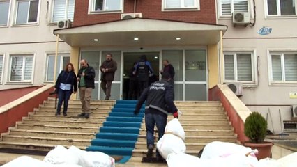 Durdurulan kamyonetten yaklaşık yarım ton esrar maddesi ele geçirildi