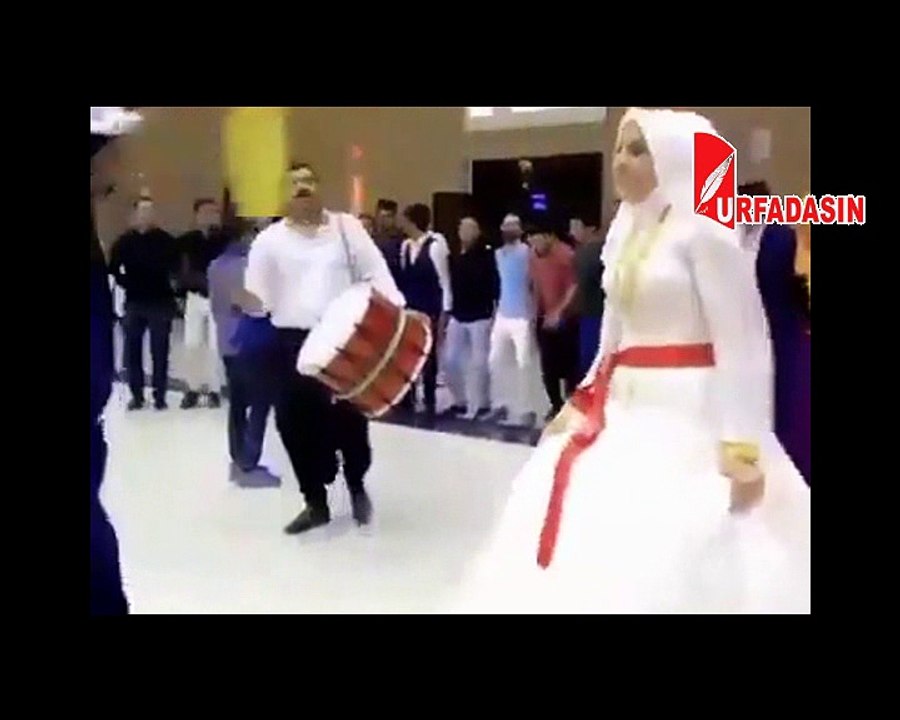 Gelin ve Damadın Oyunu Sosyal Medyayı Salladı 