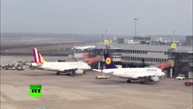 Crash de l'Airbus A320 : Les proches attendant le vol 4U9525 à Dusseldorf