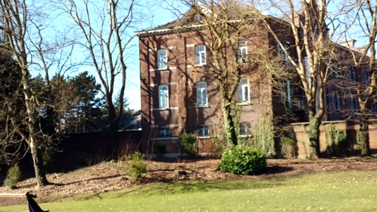 Mathieu Parret, avocat à Tournai, offre régulièrement une aide juridique aux migrants.