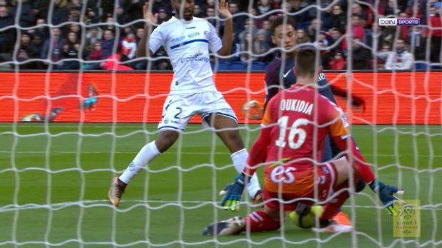 Neymar's clever skill puts PSG in front, Di Maria scores from restart