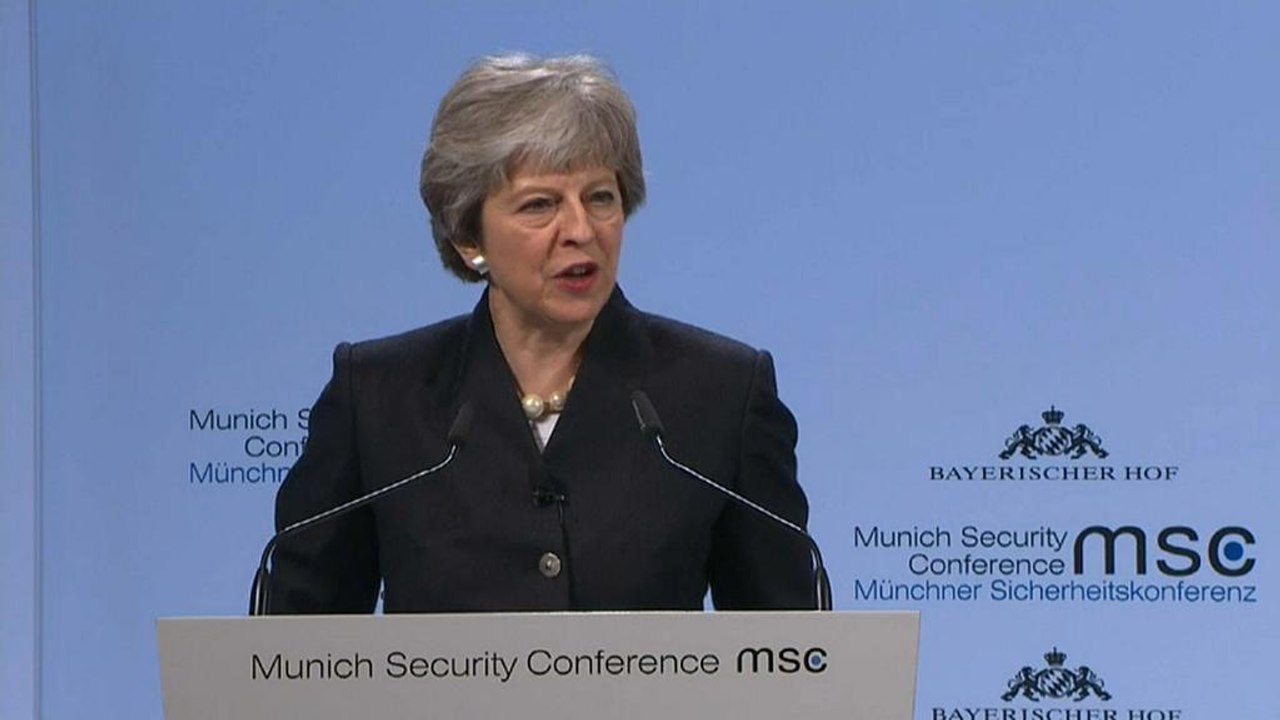 Münchener Sicherheitskonferenz: Juncker und May einig: Kein Sicherheits-'Brexit'