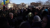 Ukraine : Porochenko hué près du monument aux morts de l’Euromaïdan