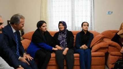 Bakan Sarıeroğlu, gaziyi ve şehit ailesini ziyaret etti