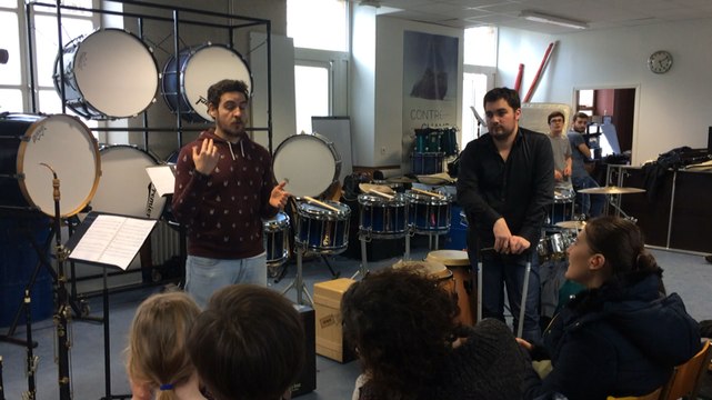 Les élèves des écoles primaires au Bagad Melinerion