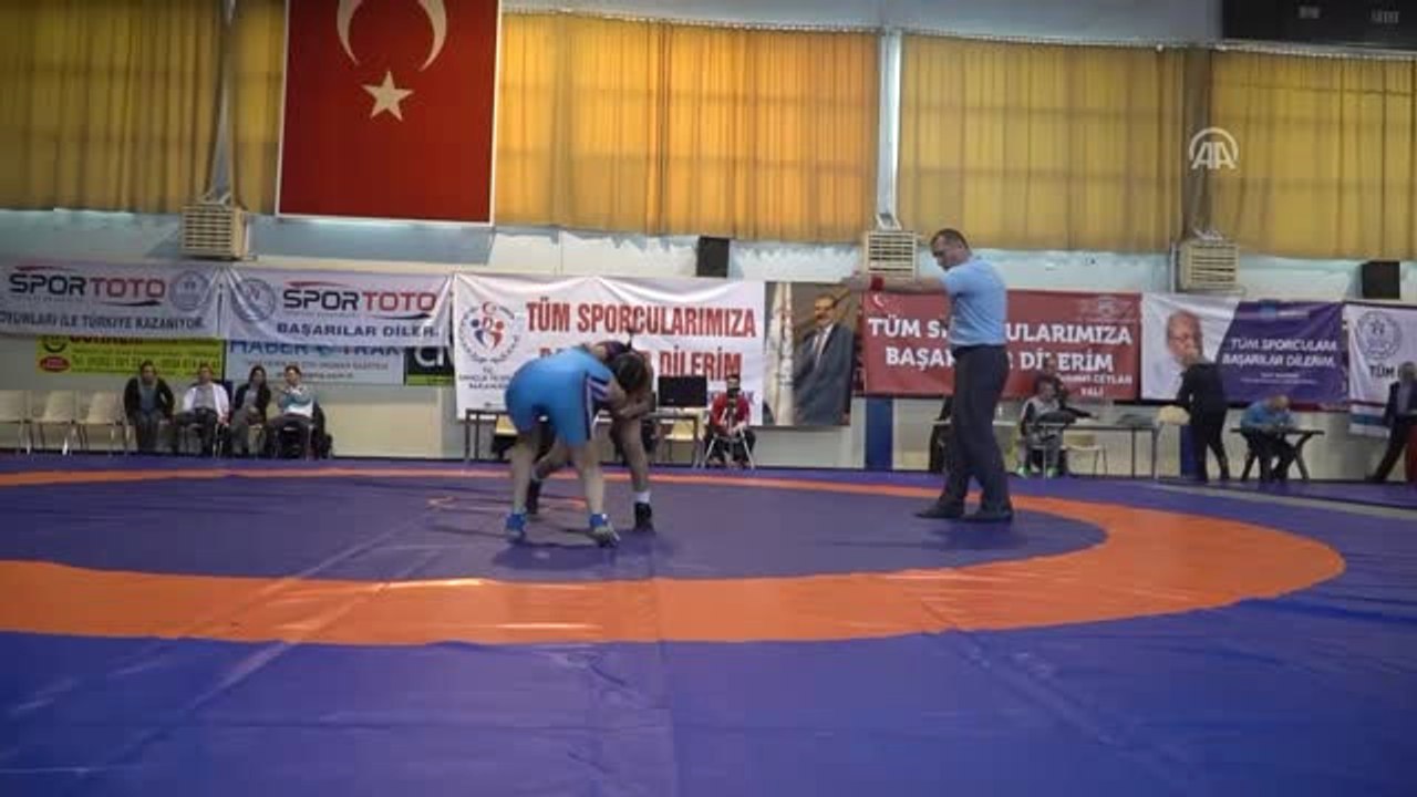 Türkiye Yıldız Bayanlar Güreş Şampiyonası Başladı