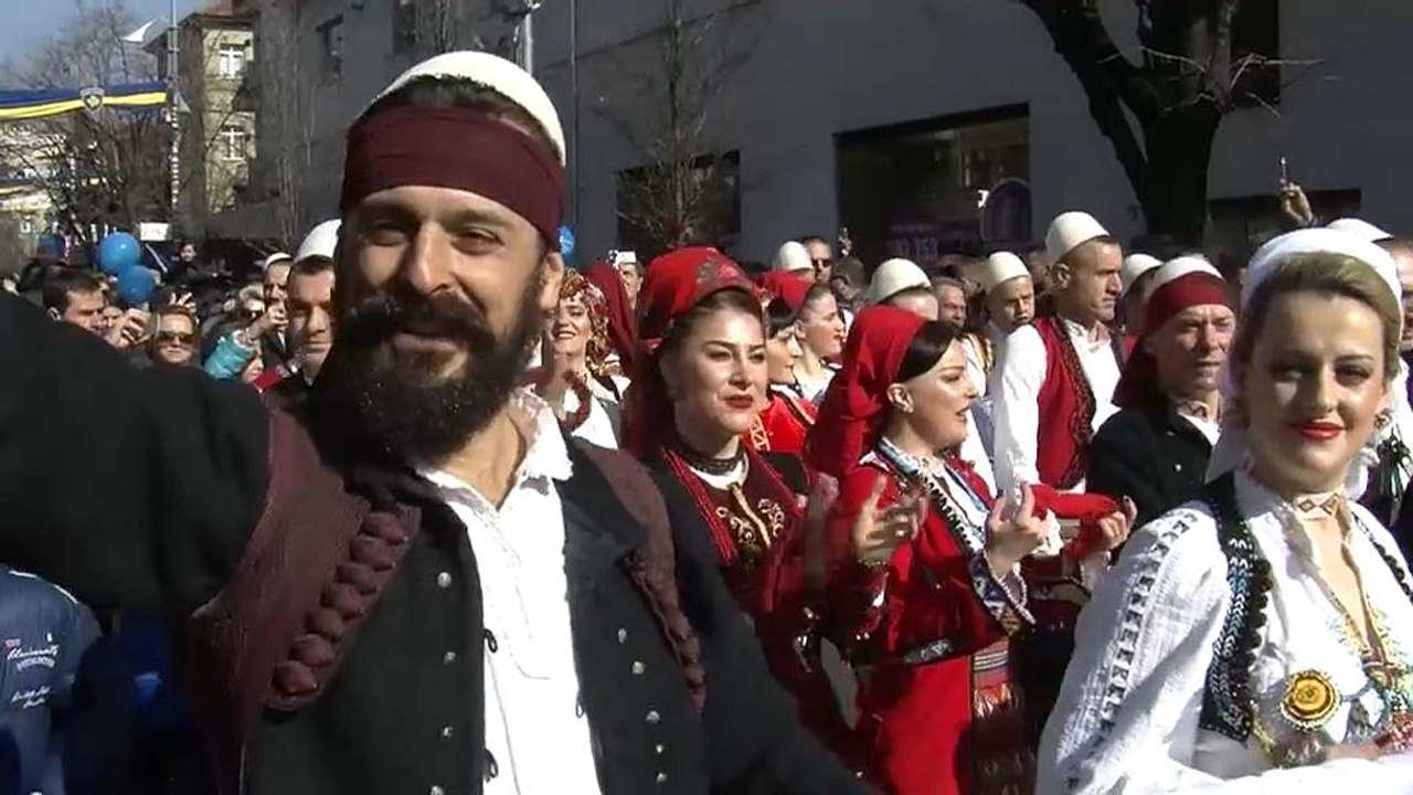 Zehn Jahre Kosovo: 'An diesem Tag fühle ich mich sehr, sehr, sehr, froh, ja'