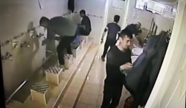 Abdest alma bahanesiyle camide hırsızlık