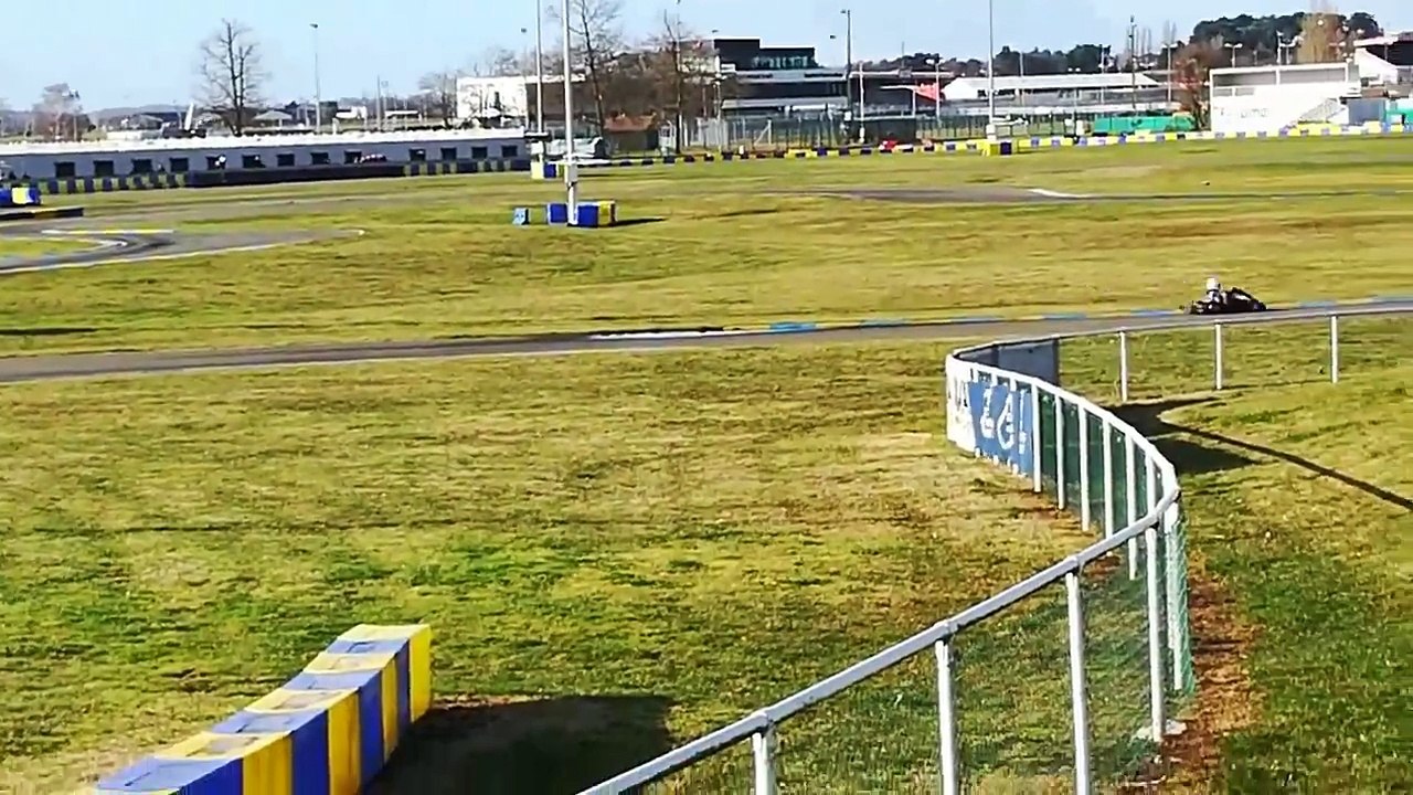 1er tour de roue sur le circuit le karting international