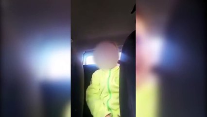 فيديو أب مغربي كايهضر مع بنتو الصغيرة بطريقة خايبة داير البوز