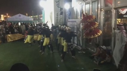 Hombres y mujeres se mezclan en el mayor festival cultural saudí