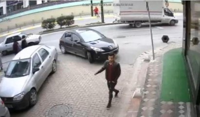 Adım adım takip ettiği kıza apartmanda saldırdı