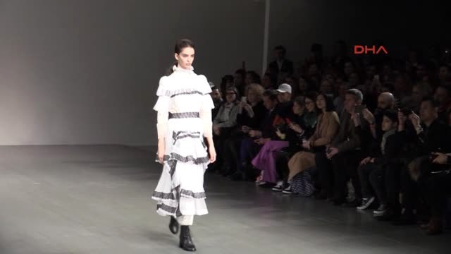 Londra Moda Haftası'na Bora Aksu Damgası