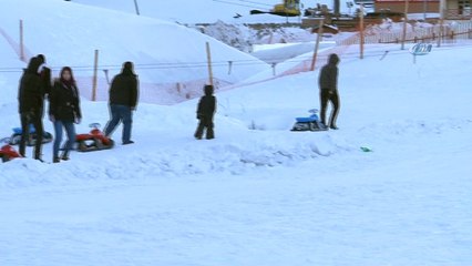 Uludağ'da kayak keyfi için akşam olmasını bekliyorlar