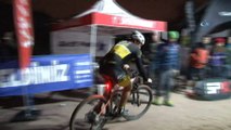 Bisikletçiler gece pedal çevirdi- 7. BO-CE dağ bisikleti gece yarışı yapıldı