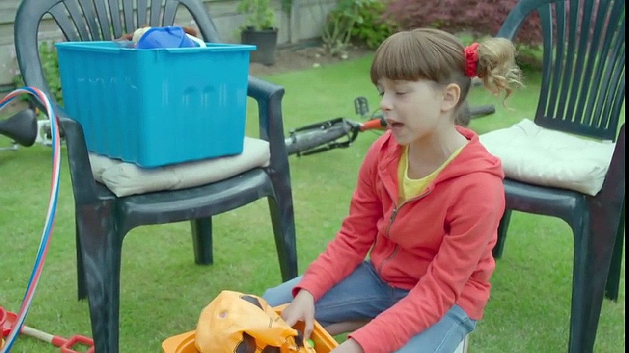 CBeebies - Topsy meets DIY Derek s dog - Series 3