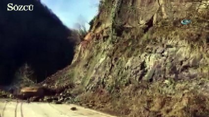 Video herunterladen: Rize'de heyelan anı kamerada