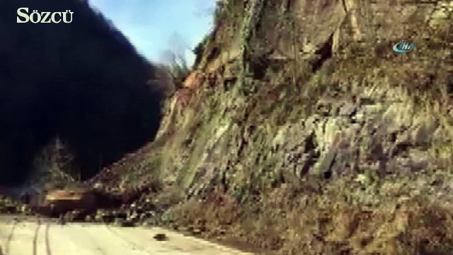 Rize'de heyelan anı kamerada