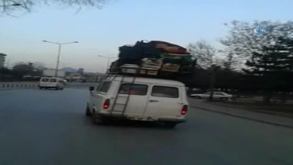 Kendisi Kadar Eşya Yüklenen Minibüsün Tehlikeli Yolculuğu