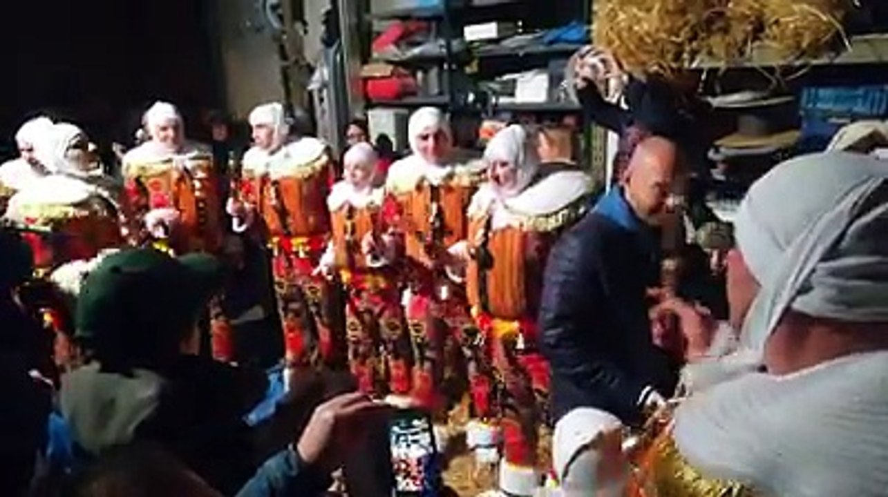 Ramassage des gilles au carnaval de Nivelles