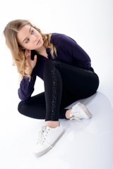 Брюки женские в черном цвете. Лампасы декорированные камнями