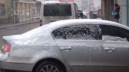Ağrı'da Kar Yağışı Etkili Oluyor