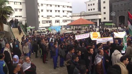 Temizlik İşçileri Maaşlarının Ödenmemesini Protesto Etti