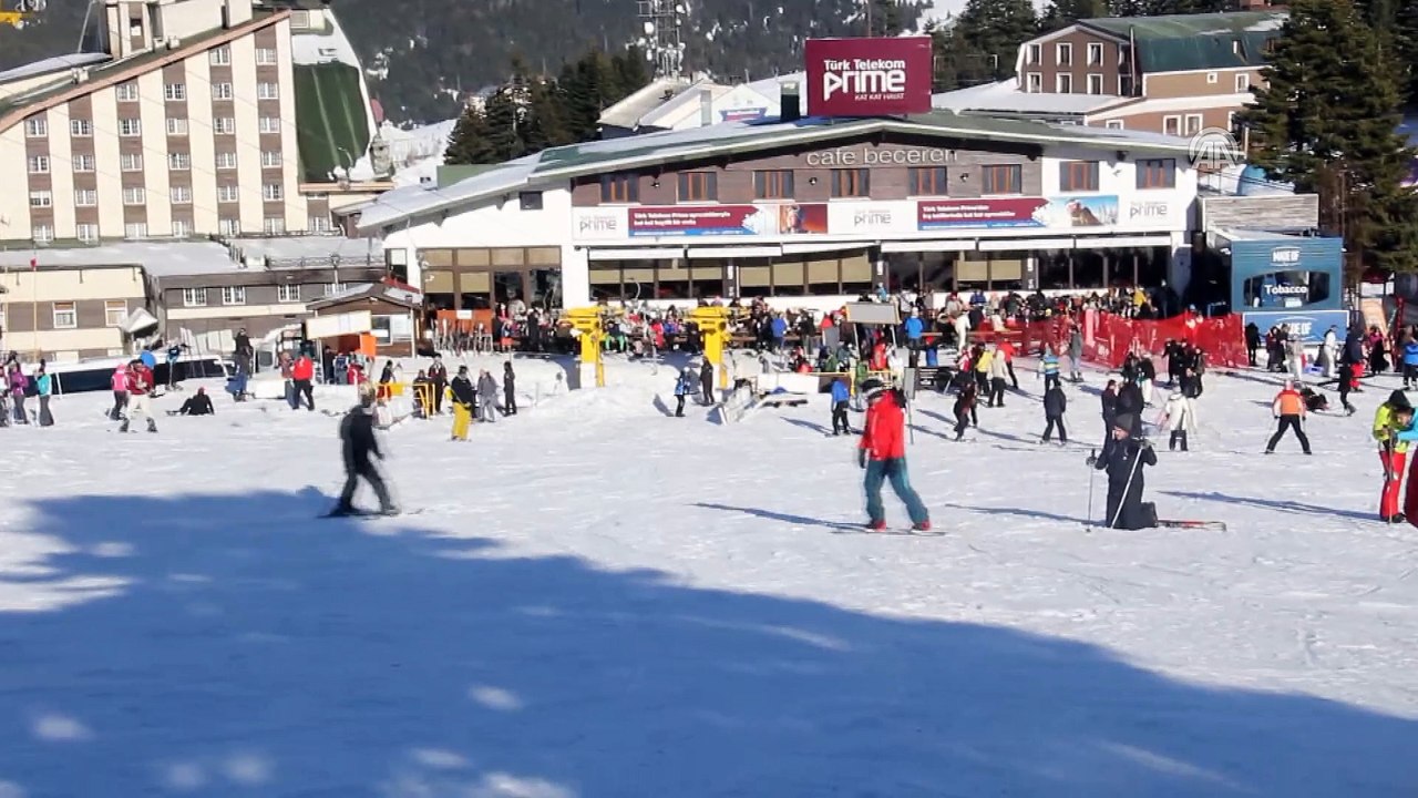 Uludağ'da güneşli havada kayak keyfi - BURSA