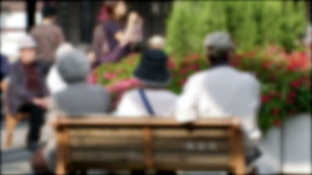 日 '나이 없는 사회'... 60대 초반 취업률 67% / YTN