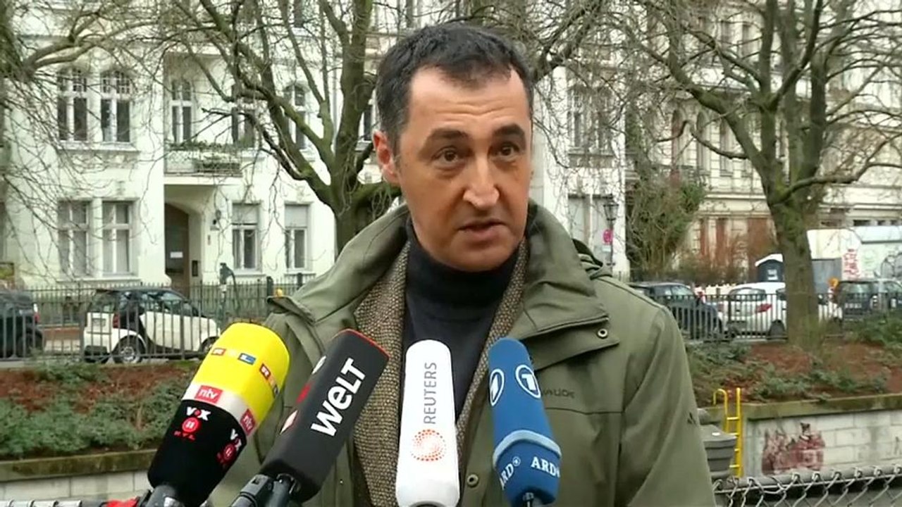 Özdemir zu Terrorismusvorwurf: „Noch alle Tassen im Schrank?'