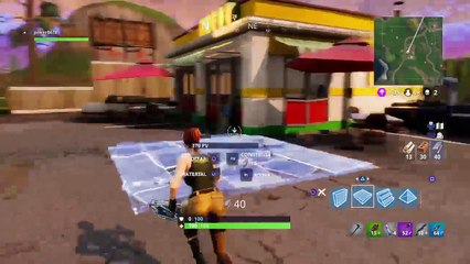 Jugando al Fornite (17)