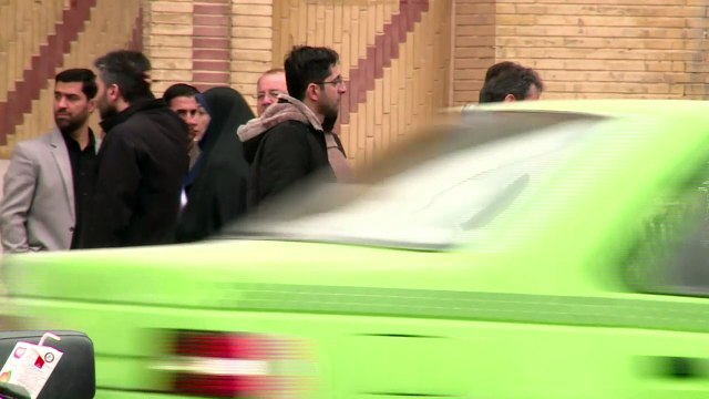 Avión se estrella en Irán con 66 ocupantes que se teme murieron
