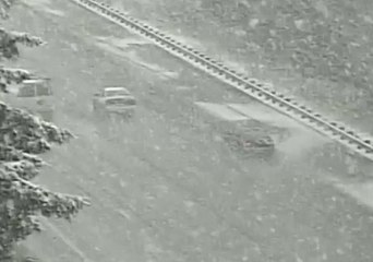 Picturesque Snow Falls Across Everett as Officials Urge Caution on Roads