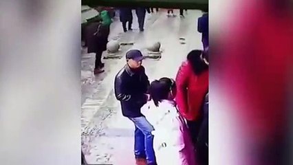 Lo último para robar teléfonos   el artista de las pinzas