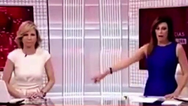 Presentadora pillada in fraganti gestos de enfado en directo